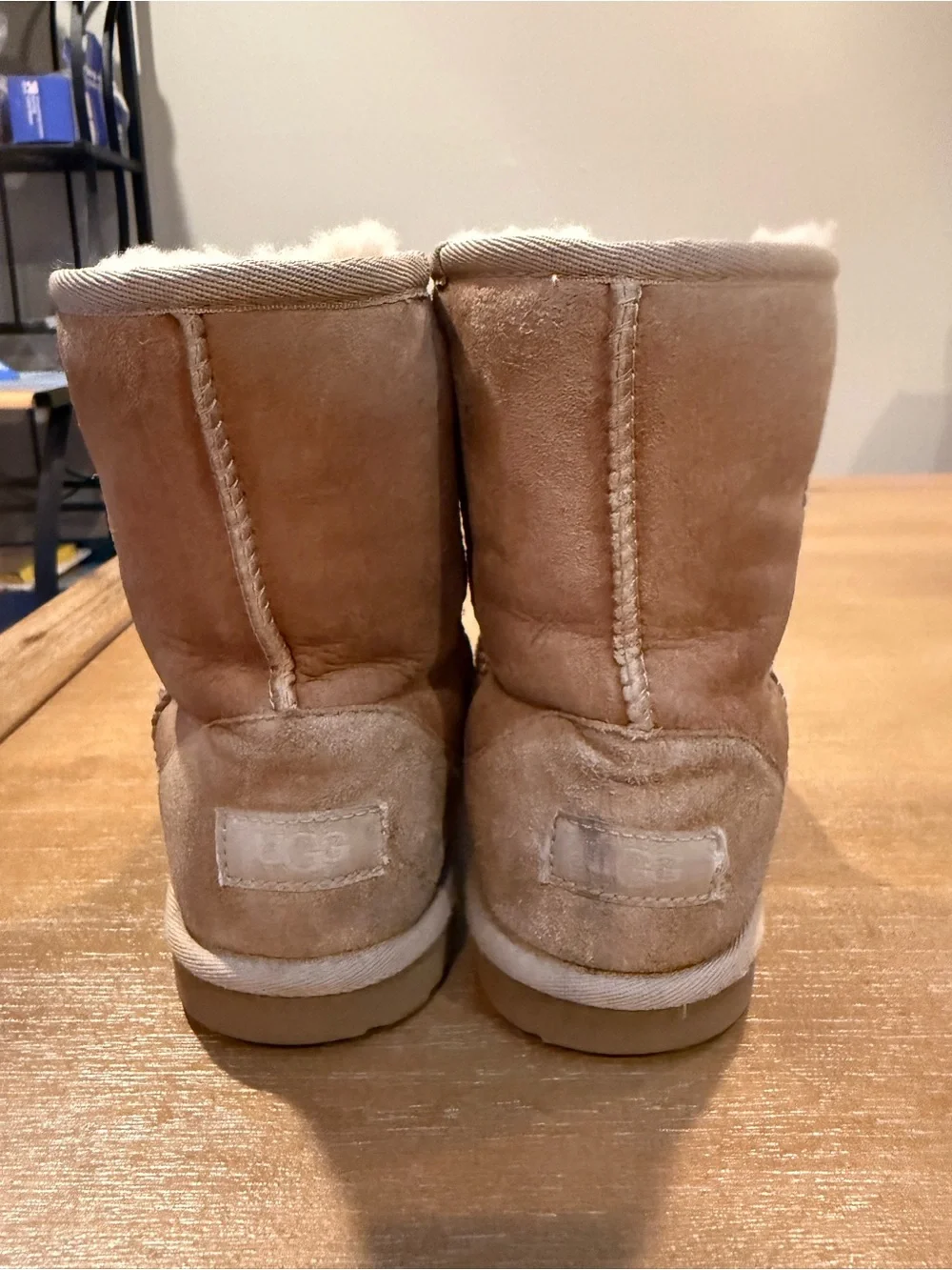 UGG Youth Classic Short Sheepskin Boot Beige Sz US 3 EU 35
